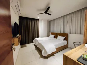 Hotel Hibiscus Tree- Bachupally - Zimmer