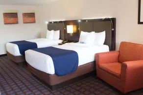 Days Inn by Wyndham Woodbury Long Island - Room
