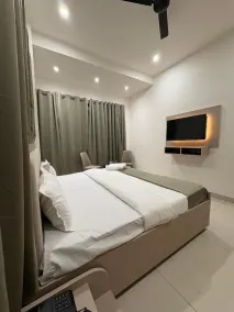 Shft-In Hotel - Camera