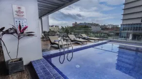 Golden Tulip Essential Makassar - Piscine