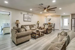 3 Mi to Desert Diamond Arena: Peoria Home w/ Yard! - Interior