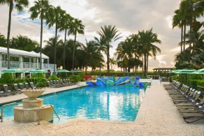 Kimpton Surfcomber Hotel by IHG - Pool