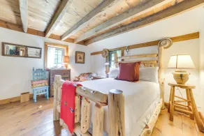 9 Mi to Boyne Resort! Farmhouse Near Town & Lake - Innvendig