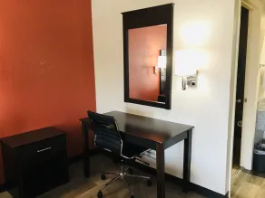 Econo Lodge Near Lackland Air Force Base-SeaWorld - Room