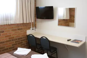 Buckaroo Motor Inn - Room