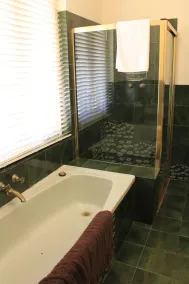 Cockburn House - Bathroom