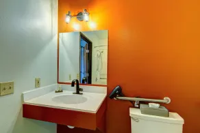 Loyal Duke Lodge - Bathroom