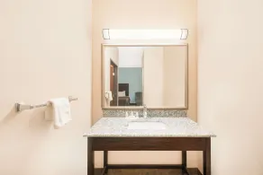Super 8 by Wyndham Dilley TX - Salle de bain