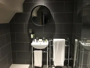 The Lion Hotel - Pub & Restaurant - Badezimmer