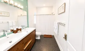 House 5863- Chicago's Premier Bed and Breakfast - Badezimmer