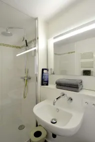 Kyriad Annecy Nord - Epagny - Salle de bain