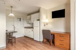 HomeTowne Studios & Suites by Red Roof Charlotte - Concord - Chambre