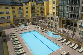 2BR Residence at the Ritz-Carlton with Valley View - Piscina