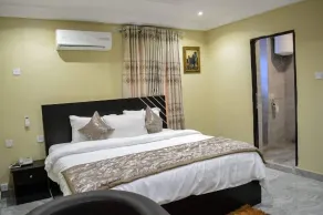 DCM Hotel and Suites - Room