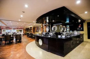 Surabaya Suites Hotel Powered by Archipelago - Restaurant