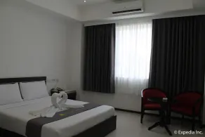 Townhouse Oak Vera Hotel Near Clark International Airport - Room