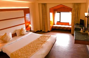 Royal Jardin Whistling Pines Resort - Room