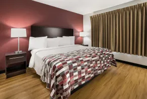 Red Roof Inn & Suites Knoxville East - Chambre