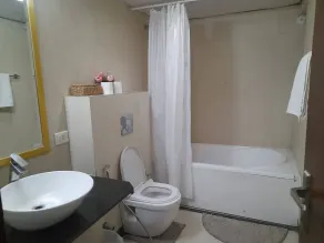 Luxurious Gurugram Apartment for Rent - Entire House With City & Garden Views - Bathroom