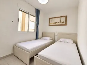 Upper-floor bungalow with private solarium and community pool in San Luis - Værelse