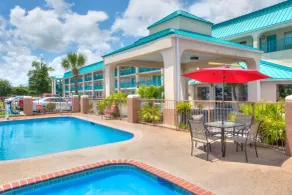 Days Inn by Wyndham Gulfport - Piscine