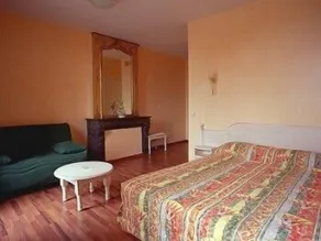Logis Hôtel Les 3B - Quarto