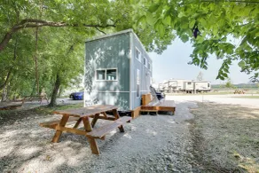 'the Chardonnay Chalet' Defiance Studio Trail! - Interni
