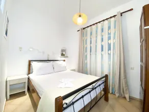 Dina Naxos Studios - Rom