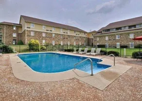 Quality Inn & Suites Bedford West - Pool