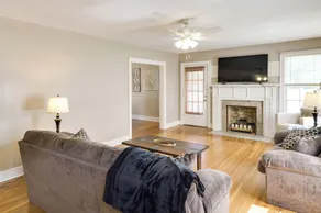 Charming Tullahoma Stay w/ Great Walkable Location - Interior