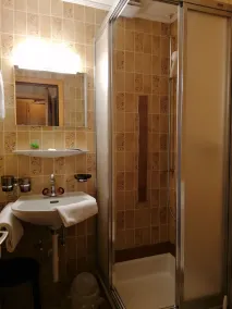 Petit Helvetia Budget Hotel - Badeværelse