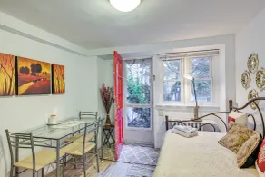 Pet-friendly Great Neck Home ~ 1 Mi to Kings Point - Rom