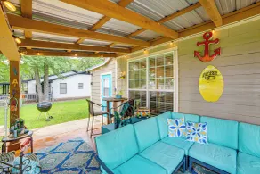 Pet-Friendly Lakefront Getaway w/ Hot Tub! - Interiør