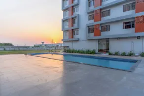Pride Elite Becharaji - Piscine