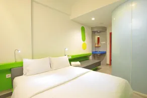 POP! Hotel Diponegoro - Room