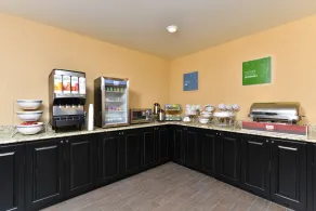Comfort Suites near Route 66 - Restaurant