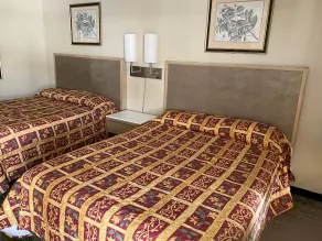 PACIFIC EXPRESS INN - Room