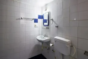 Alor Holiday Resort - Bathroom