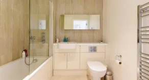 Lovely Luminous 3 Bed Flat, With Secure Ev Parkng - Badeværelse