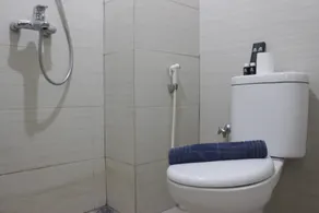 Stylish & Cozy 2BR at Gateway Pasteur near Pasteur Exit Toll By Travelio - Badezimmer