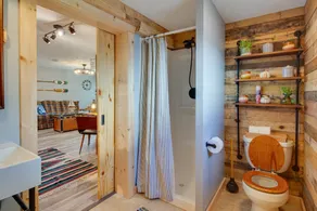 Charming Lake Chautauqua Home: Walk to Water! - Badezimmer