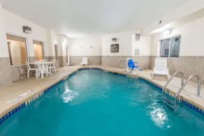 Super 8 by Wyndham Rolla - Piscine