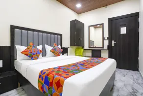 Via Gulshan Grand - Nr Gateway of India - Room