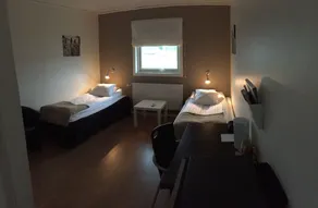 Hotel E-10 by First - Room