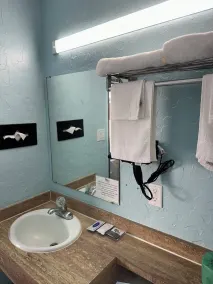 Travel Inn & Suites - Salle de bain