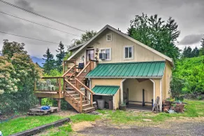 Rustic Stevenson Hideaway With View on the Gorge! - Interior