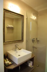 Diplomat, Chanakyapuri New Delhi- A Boutique Hotel - Bathroom