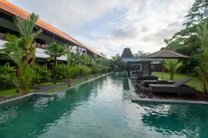 Griya Shanti Suites - Piscine