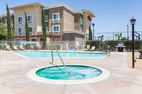 Hawthorn Suites by Wyndham Victorville - Piscine