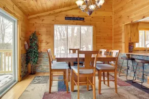 The Toasted Marshmallow Ski & Lake Game Barn - Interiör